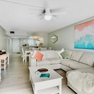 Three-Bedroom Apartment Ocean View Unit 53