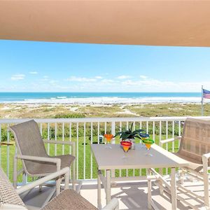 Three-Bedroom Apartment Oceanfront Unit 68
